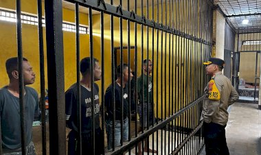 Polri-Untuk-Masyarakat:-Kapolres-Sikka-Periksa-Langsung-Kondisi-Ruang-Tahanan-Polres-Sikka