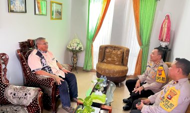 Polri-dan-Gereja,-Satu-Dalam-Pelayanan-untuk-Rakyat:-Kapolres-Sikka-Bersilaturahmi-dengan-Uskup-Maumere