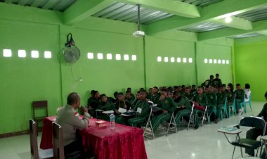 Polri-Untuk-Masyarakat-:-Personil-Polsek-Nelle-berikan-Ceramah-dan-Penyuluhan-Dampak-Merokok-Dan-Miras--Bagi-Pelajar
