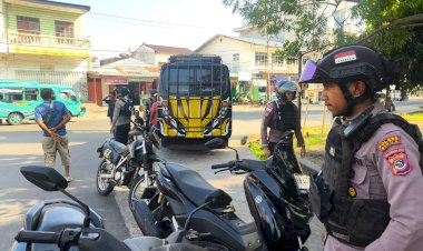 Polri-Untuk-Masyarakat-:-Unit-Turjawali-Sat.-Samapta-Polres-Sikka--melaksanakan-Kegiatan-Patroli-Kota-Presisi-Samapta-Polri