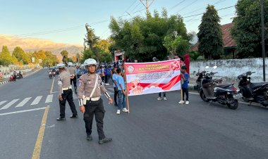 Momentum-HUT-SDN-Contoh-ke-63,-Jalan-Sehat-Aman-Berkat-Satlantas-Polres-Sikka
