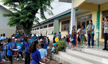 Satlantas-Polres-Sikka-Gelar-Edukasi-Tertib-Lalu-Lintas-di-SDN-Contoh-Maumere:-Siswa-dan-Guru-Antusias-Sambut-Himbauan