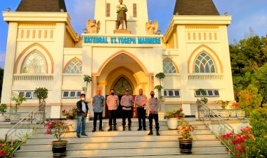 Personil-Polres-Sikka-Diterjunkan-Melaksanakan-Pengamanan-Ibadah/Misa-di-Seluruh-Gereja-Yang-Ada-Di-Kab.Sikka