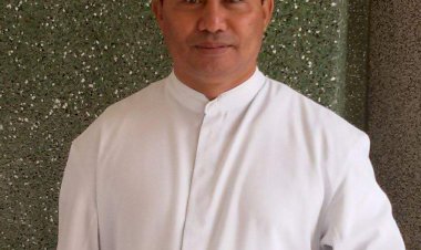 PASTOR-PAROKI-S.T-YOSEPH-MAUMERE-MEMBERIKAN-APRESIASI-KEPADA-KAPOLRES-SIKKA-ATAS-PROGRAM-PENGAMANAN-KEGIATAN-IBADAH--MISA-MINGGUAN