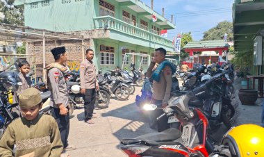 PERSONIL-POLRES-SIKKA-POLDA-NTT-LAKSANAKAN-PENGAMANAN-SHOLAT-JUM'AT
