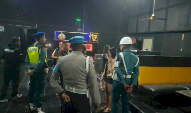 Patroli-Gabungan-TNI–Polri-Sasar-Tempat-Hiburan-Malam-di-Sikka,-Pastikan-Situasi-Aman-dan-Tertib