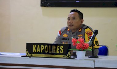 Perkuat-Kerja-Sama,-Kapolres-Sikka-Pimpin-Anev-Bersama-Kapolsek-Jajaran