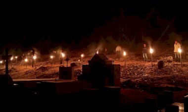 APEL-KEHORMATAN-DAN-MALAM-RENUNGAN-SUCI-DI-TAMAN-MAKAN-PAHLAWAN-ILEGETANG-MAUMERE