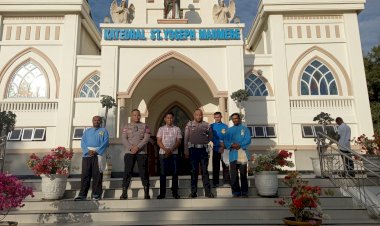 kapolres-Sikka-Polda-NTT-Terjunkan-Personel-Untuk-Pengamanan-Ibadah/Misa-Di-Gereja-Yang-Tersebar-di-Wilayah-Kqb.Sikka