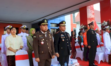 “Momentum-Proklamasi-ke-80,-Penurunan-Bendera-di-Kabupaten-Sikka-Penuh-Kekhidmatan”