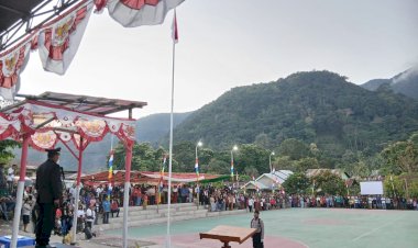 MERAH-PUTIH-TURUN,-SEMANGAT-TETAP-MEMBARA:--UPACARA-PENURUNAN-BENDERA-MERAH-PUTIH-TINGKAT-KECAMATAN-BOLA,-TAHUN-2025