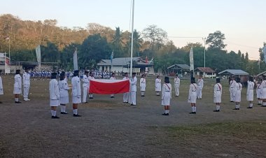 UPACARA-PENURUNAN-BENDERA-MERAH-PUTIH-TINGKAT-KECAMATAN-LELA-TAHUN-2025