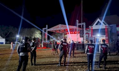 Ribuan-Warga-Padati-Hiburan-Rakyat-HUT-Ke-80-RI,-Polres-Sikka-Pastikan-Keamanan-Terjaga
