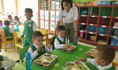 Empat-Dapur-SPPG-Salurkan-Makanan-Bergizi-untuk-Ribuan-Pelajar-dan-Posyandu-di-Kabupaten-Sikka