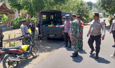 Bersama-TNI,-Polsek-Bola-Polres-Sikka-Gelar-Patroli-Gabungan-untuk-Pastikan-Sikka-Tetap-Aman