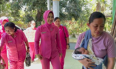 Ketua-Bhayangkari-Cabang-Sikka-Polres-Sikka-Polda-NTT-Melaksanakan-Kegiatan-Bhayangkari-Peduli