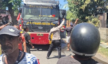 Polres-Sikka-Polda-NTT-Terjunkan-Water-Cannon-Bantu-Padamkan-Kebakaran-Rumah-Warga-di-Kel.-Beru,-Kec.Alok-Timur,Kab.Sikka