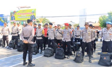 Polres-Sikka-Polda-NTT-Kerahkan-Personel-ke-Kabupaten-Nagekeo-untuk-Misi-Kemanusiaan