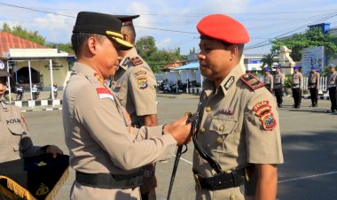 Dinamika-Organisasi:-Sertijab-Kasat-Resnarkoba-dan-Pelantikan-Kapolsek-Kewapante-di-Polres-Sikka-Polda-NTT