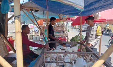 Bhabinkamtibmas-Polsek-Kewapante-Polrea-Sikka-Laksanakan-Patroli-Sambang-di-Eks-Pasar-Geliting