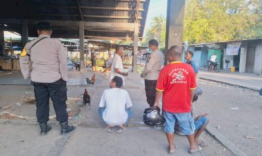 Tak-Temukan-Aktivitas-Sabung-Ayam,-Polsek-Alok-Polres-Sikka-Polda-NTT-Tetap-Perketat-Patroli-di-Pasar-Alok