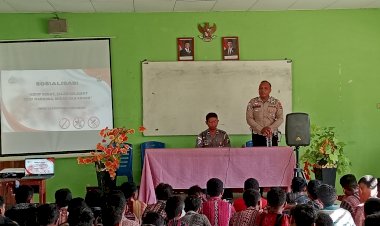 SMPK-YAMPENTHOM-2-Dapat-Sosialisasi-Kamseltibcarlantas-Dari-Unit-Sat-Lantas-Polres-Sikka-Polda-NTT