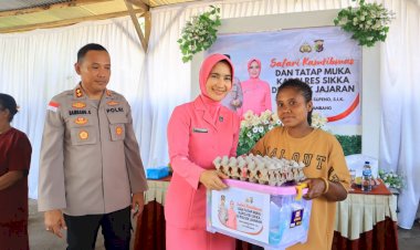 Kunjungan-Kerja-Penuh-Keakraban,-Kapolres-Sikka-Dapat-Sambutan-Adat-dan-Dukungan-Masyarakat-Waigete