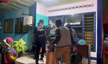 “26-PMI-Deportasi-Asal-NTT-Tiba-di-Maumere,-Dipulangkan-dengan-Pengawalan-Ketat”