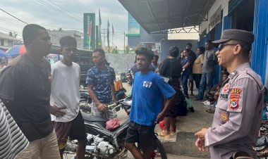 “Dekat-dengan-Warga,-Polres-Sikka-Polda-NTT-Tanamkan-Kesadaran-Jaga-Kamtibmas-di-Desa-Geliting”