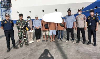 Dari-Pelabuhan-ke-Kampung-Halaman,-Polres-Sikka-Polda-NTT-Kawal-Tiga-PMI-Deportasi-Pulang-dengan-Aman