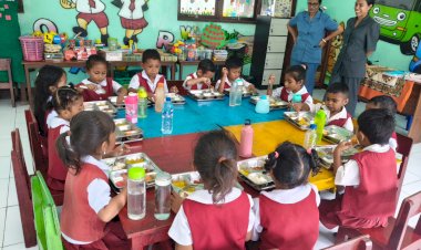 “Sikka-Bergerak!-9-Dapur-Gizi-Layani-Ribuan-Anak-dan-Ibu,-Polres-Sikka-Polda-NTT-Kawal-Hingga-Tuntas”