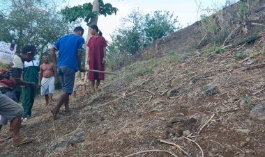 Dukung-Swasembada-Pangan-Polres-Sikka-Polda-NTT-Bersama-Petani-Done-Tanam-Jagung-Hibrida