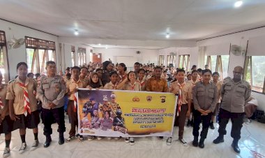Polsek-Alok-Polres-Sikka-Polda-NTT-Tanamkan-Semangat-BETAH-Lewat-Sosialisasi-Rekrutmen-Polri-di-SMAK-Malthida