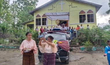 Paroki-Muda,-Iman-Kokoh:-Perarakan-Sakramen-Maha-Kudus-Warnai-HUT-ke-4-Wolonmaget