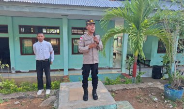 Dari-Lapangan-Upacara-SMK-3-Maumere,-Pesan-Kasat-Binmas-Polres-Sikka:-Bijak-Bermedsos,-Disiplin-Jadi-Kunci-Sukses