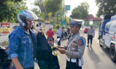 Padukan-Edukasi-dan-Penindakan,-Operasi-Zebra-Turangga-2025-Satlantas-Polres-Sikka-Polda-NTT-Jaga-Kamseltibcarlantas-Maumere