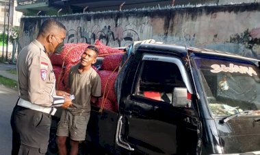 Tertib-Lalu-Lintas-Harga-Mati,-Satlantas-Polres-Sikka-Polda-NTT-All-Out-di-Operasi-Zebra-Turangga-2025