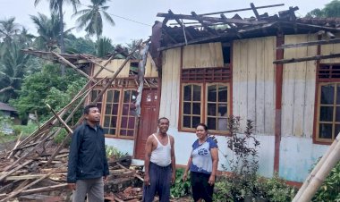 Cek-Lokasi-Bencana,-Polsek-Bola-Polres-Sikka-Pastikan-Tidak-Ada-Korban-Jiwa-dalam-Puting-Beliung-di-Watukrus