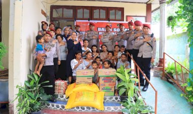 “Sentuhan-Kemanusiaan-Reserse-Polres-Sikka-Polda-NTT-Hadirkan-Senyum-di-Panti-Asuhan-Alma-Nita”