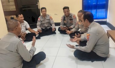 “Tidak-Hanya-Bertugas,-Personel-Polres-Sikka-Polda-NTT-Diperkokoh-Iman-dan-Mental-Lewat-Binroh-Rutin”