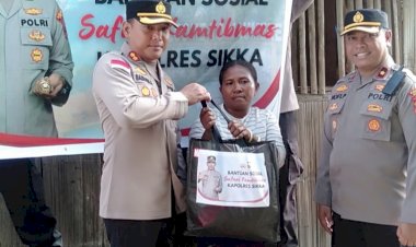 Menembus-Ombak-ke-Pulau-Palue,-Kapolres-Sikka-Tinjau-Rumah-Dinas-Polri-dan-Ulurkan-Bansos-Untuk-Warga