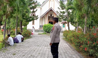 Dari-Kapela-Hingga-Katedral,-Polres-Sikka-Polda-NTT-Pastikan-Ibadah-Minggu-Aman