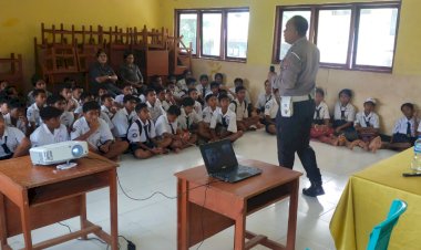 Edukasi-Sejak-Bangku-Sekolah,-Sat-Lantas-Polres-Sikka-Polda-NTT-Bangun-Budaya-Kamseltibcarlantas