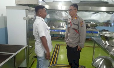 Turun-Langsung-ke-Lokasi,-Polsek-Waigete-Polres-Sikka-Cek-Kesiapan-Dapur-SPPG-Yayasan-Kwali-Merah-Putih