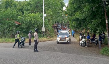 Perarakan-Salib-Suci-NYD-Dimulai-dari-Stasi-Antonius-Padua-Napunglangir,-Polres-Sikka-Polda-NTT-Turun-Lakukan-Pengamanan