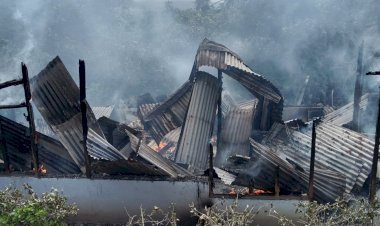“Tragedi-Heopuat-Sikka:-ODGJ-Bakar-Rumahnya-Sendiri,-Warga-Terpaku-Tak-Berani-Dekat”