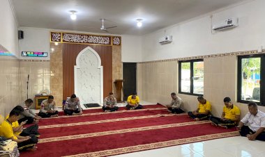 Polres-Sikka-Polda-NTT-Semarakkan-Ramadan-1447-H-dengan-Tadarus-Alquran,-Perkuat-Spiritualitas-dan-Integritas-Personel
