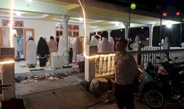 “Tarawih-Aman,-Jamaah-Nyaman:-Komitmen-Polsek-Kewapante-Polres-Sikka-Amankan-Sholat-Tarawih-di-Tiga-Masjid”