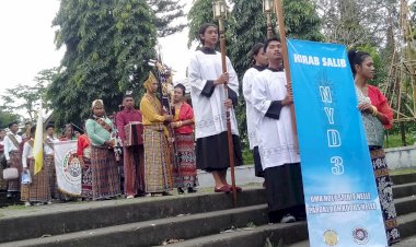 Polsek-Nelle-Polres-Sikka-Sigap,-Kirab-Salib-Suci-NYD-Nusra-Youth-Day-Berlangsung-Aman-Hingga-Tuntas