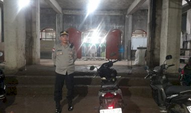 Hadir-di-Tengah-Umat,-Polres-Sikka-Polda-NTT-Jamin-Keamanan-Sholat-Tarawih-di-Seluruh-Wilayah